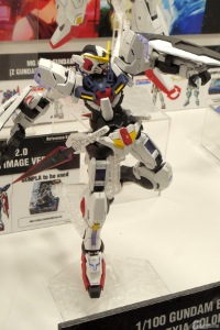 「ガンダム・バルバトス」のカラーリングで塗られた「ガンダムエクシア」の作例を展示！