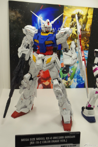 もう一方は「RX-78-2 ガンダム」カラーの「ユニコーンガンダム」！