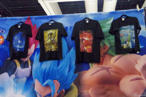 ガンダム40周年キービジュアルをプリントしたTシャツ4種も販売！