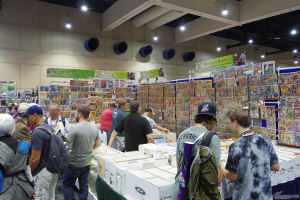 会場では様々な物販が行われていた。アメリカのマンガ文化を代表するコミック・ブックも大量！