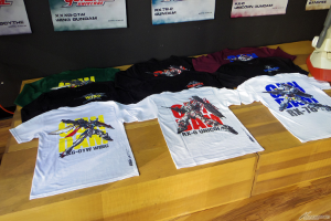 ショップオリジナルのガンダムTシャツも販売！