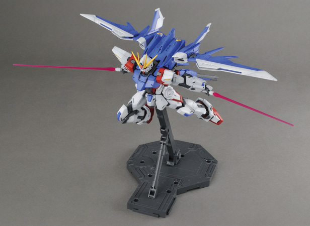 MG 1/100 ビルドストライクガンダム フルパッケージ MG 1/100 ビルドストライクガンダム フルパッケージ｜バンダイ