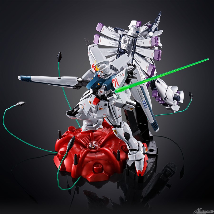 MG ガンダムF91 Ver.2.0［チタニウムフィニッシュ］」＆「RE/100