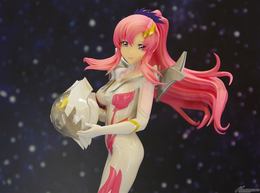 ラクスのパイロットスーツ姿のフィギュアやマイティーストライク